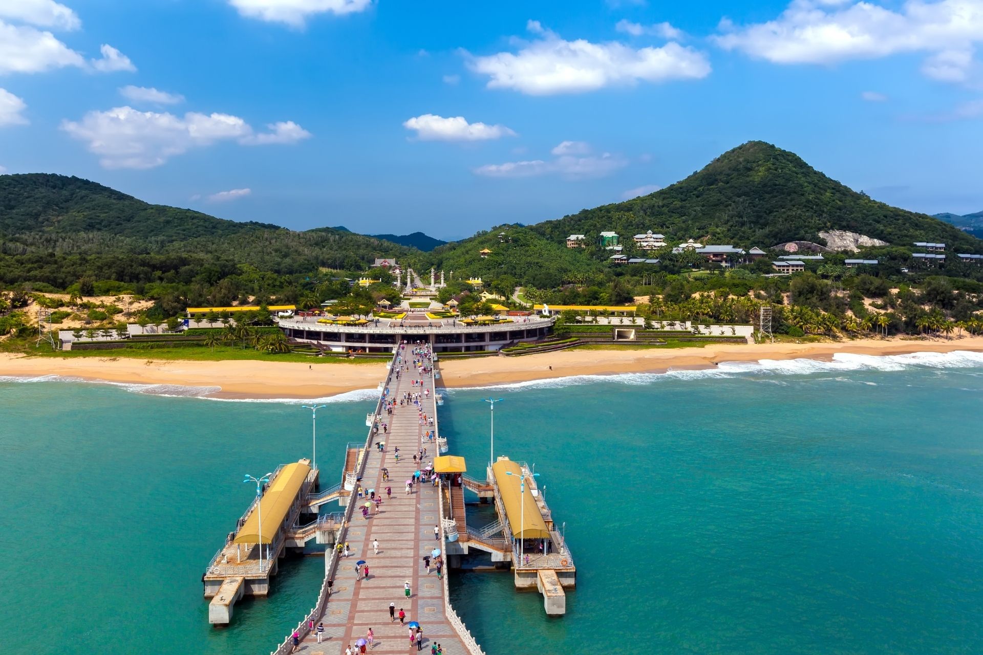 Hainan escorted tour with beaches, rainforest and Sanya attractions